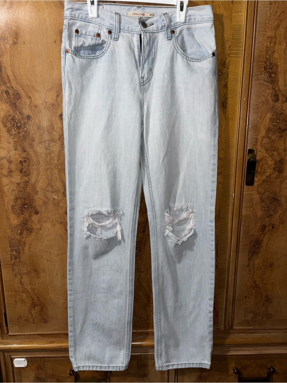 Light Wash Distressed women’s Jeans size 25
